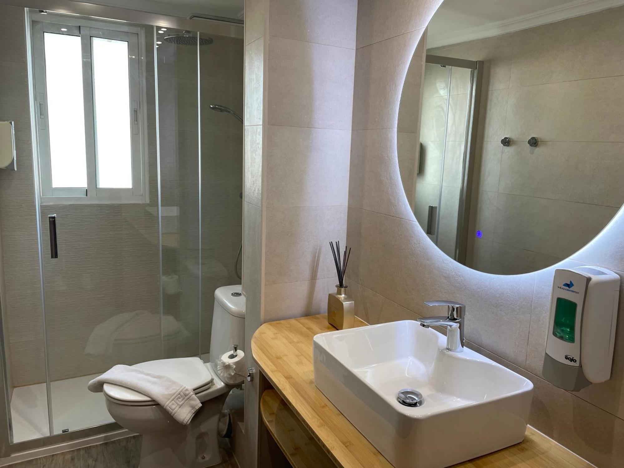 Апартаменты Malaga Center Flat Hospitality Экстерьер фото