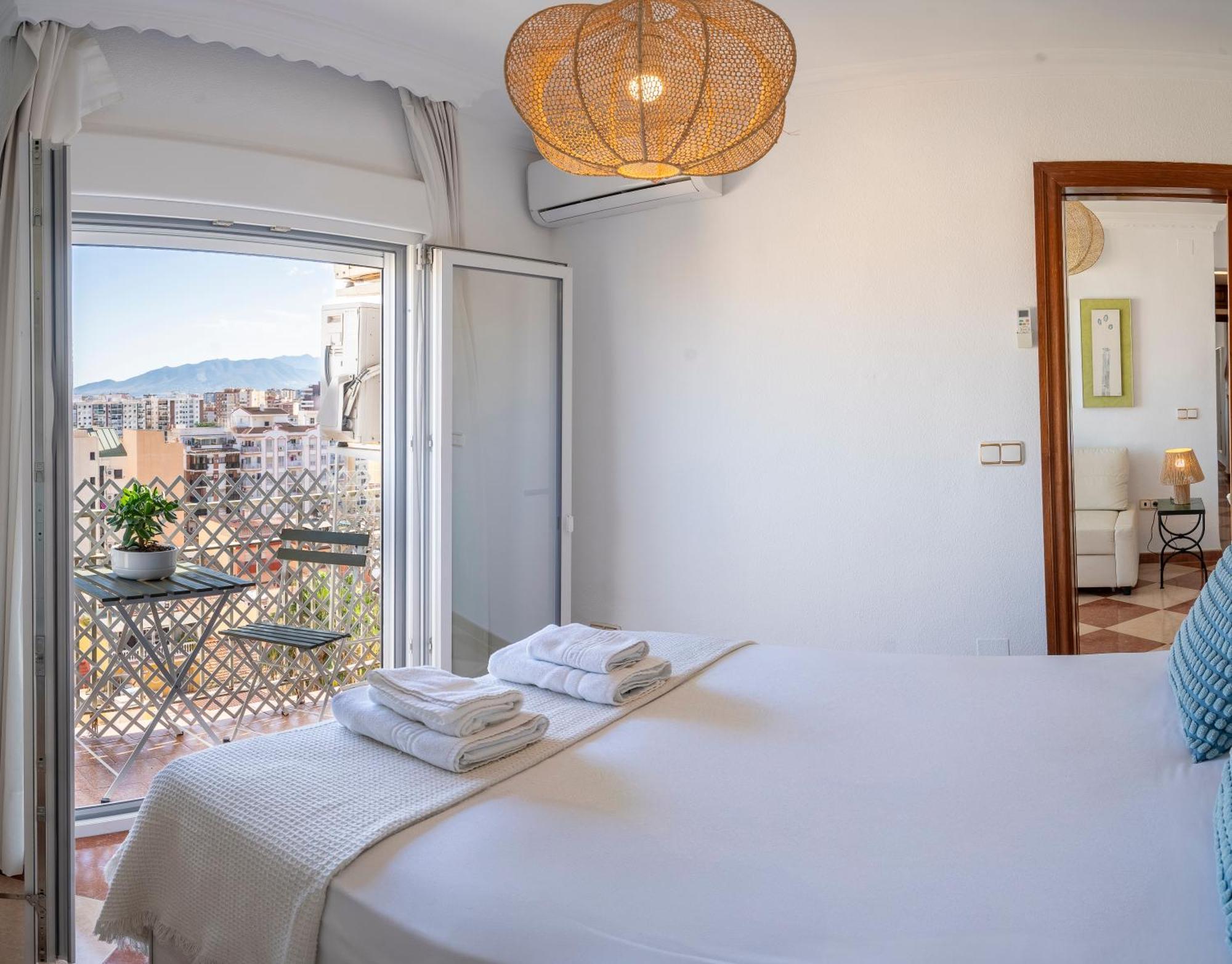 Апартаменты Malaga Center Flat Hospitality Экстерьер фото
