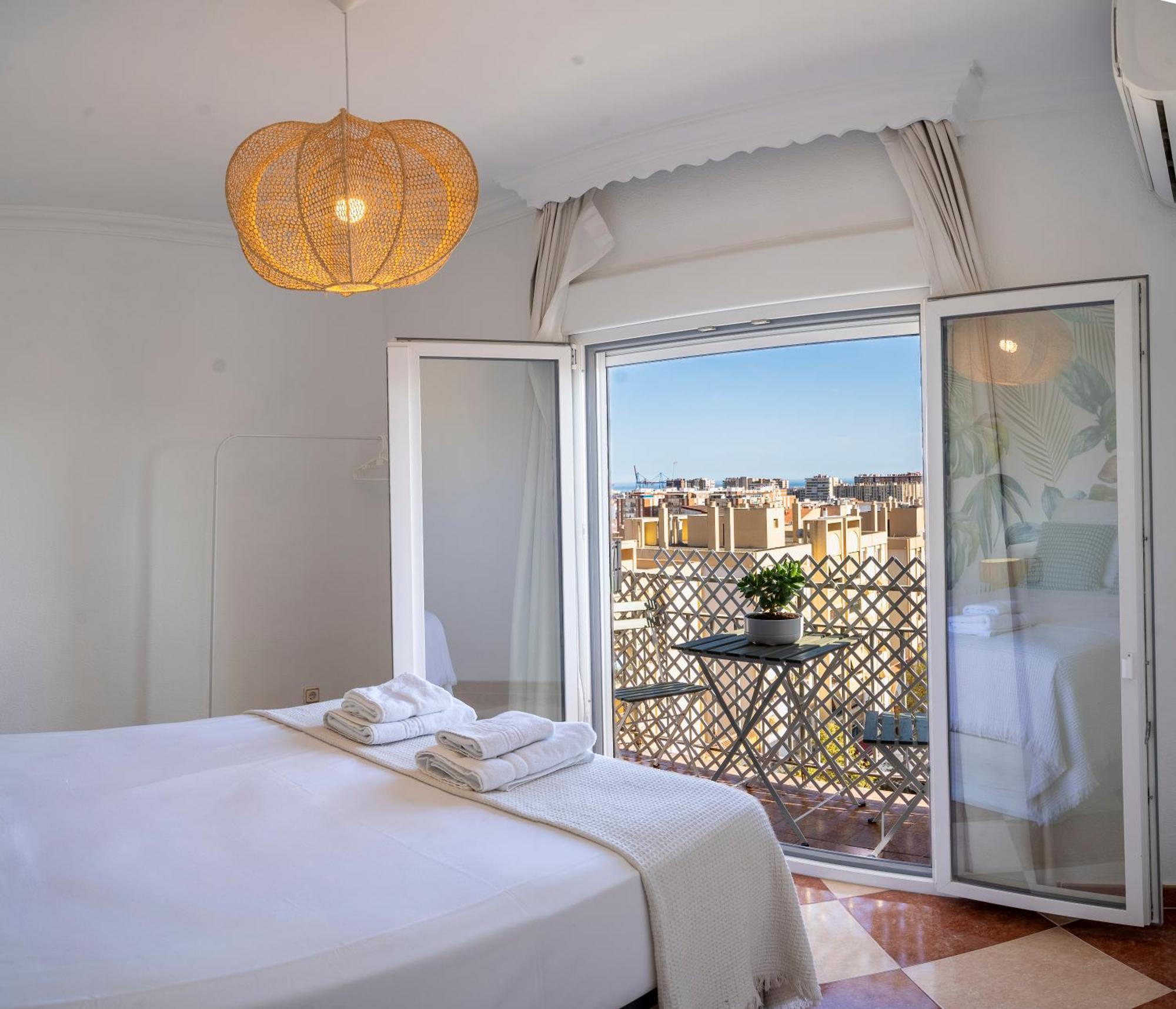 Апартаменты Malaga Center Flat Hospitality Экстерьер фото